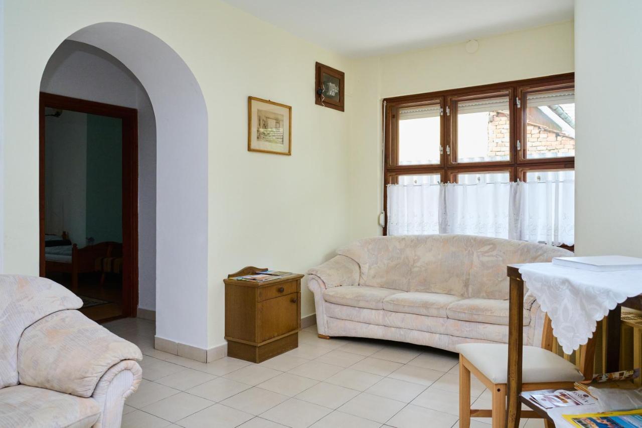 Koelcsey Vendeghaz Apartment Hodmezovasarhely Ngoại thất bức ảnh